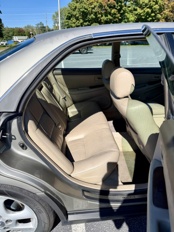 2000 Lexus ES 300 - Photo 11
